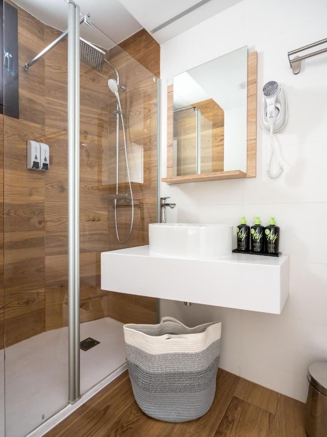 Limehome Barcelona Carrer De Fontcoberta - Digital Access Exterior photo